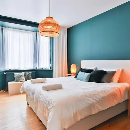 L'echasseur A Jambes Apartment